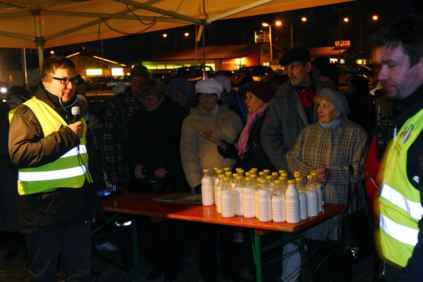 Protestitraktor ja tasuta piim jõudsid Valka.