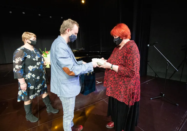 Kultuuripärli tiitli võtab vastu Virumaa Teataja kultuuriajakirjanik Inna Grünfeldt.