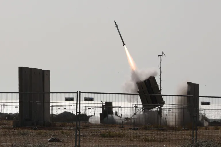 Пуск ракеты Iron Dome.