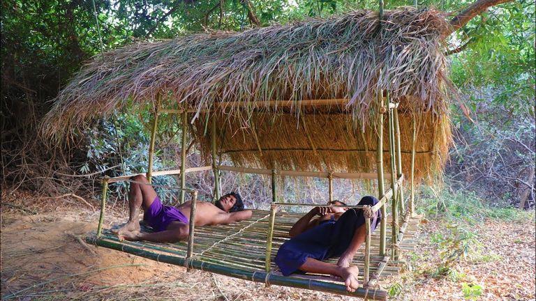 Kambodžalaste ehitatud bambusest varikatus