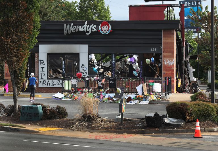 Restoran Wendy's, mille parklas 12. juunil Rayshard Brooks tapeti, pandi 17. juunil toimunud meeleavalduse käigus põlema.