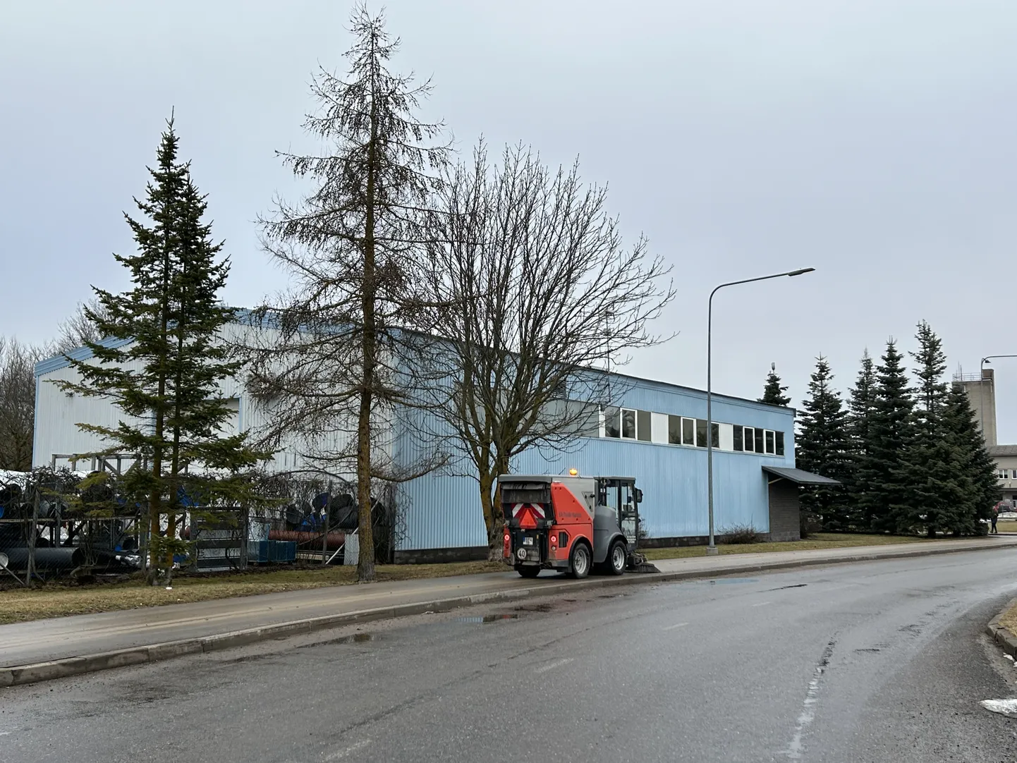 Paide halduse teehooldusmasinat oli märgata Paide tänavatel juba eelmise nädala lõpus.