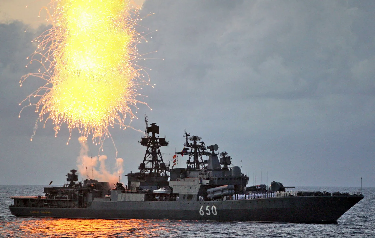 Vene allveetõrje hävitaja Admiral Tšabanenko ühismanöövritel Kariibi merel.