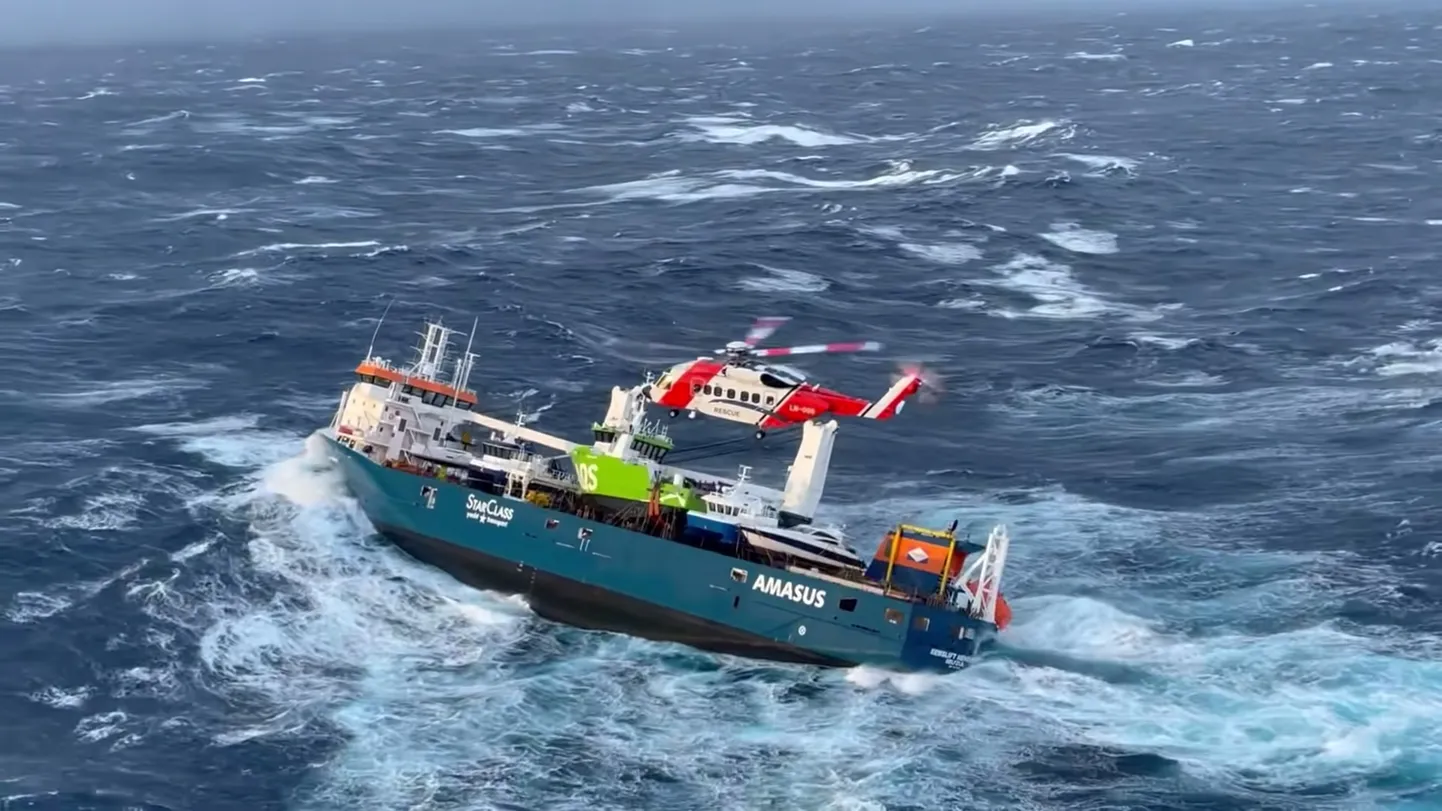 Meeskonnata Hollandi kaubalaev Eemslift Hendrika hulbib Põhjamerel ja laeval oleva kütuse tõttu kardetakse merekatastroofi