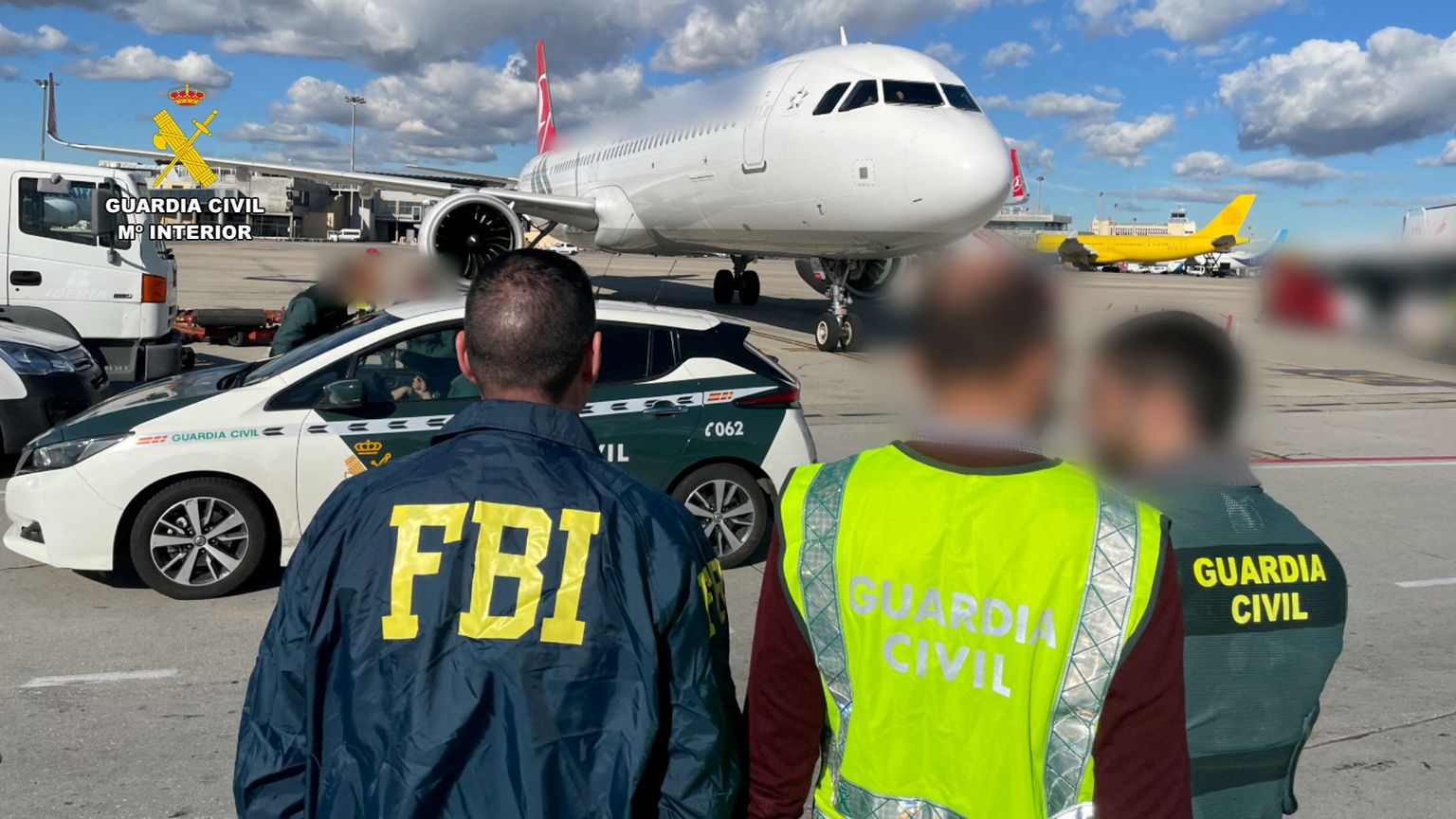 FBI ja Hispaania politsei Guardia Civil ametnikud Richard Mastersi vahistamisel  Adolfo Suarez Madrid-Barajas lennujaamad Madridis.