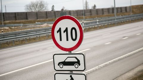 Департамент пока разрешает ездить по шоссе со скоростью 110 км/ч