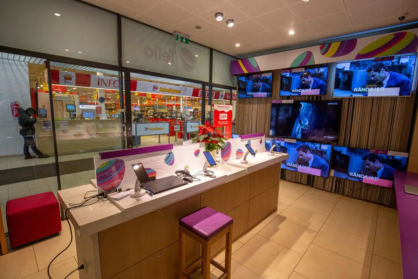 Paide Selveris asuv Telia esindus sulgeb uksed laupäeval. Järvalased, kes soovivad edaspidi selle firma esindusi külastada, peavad sõitma mõnda teise maakonda.