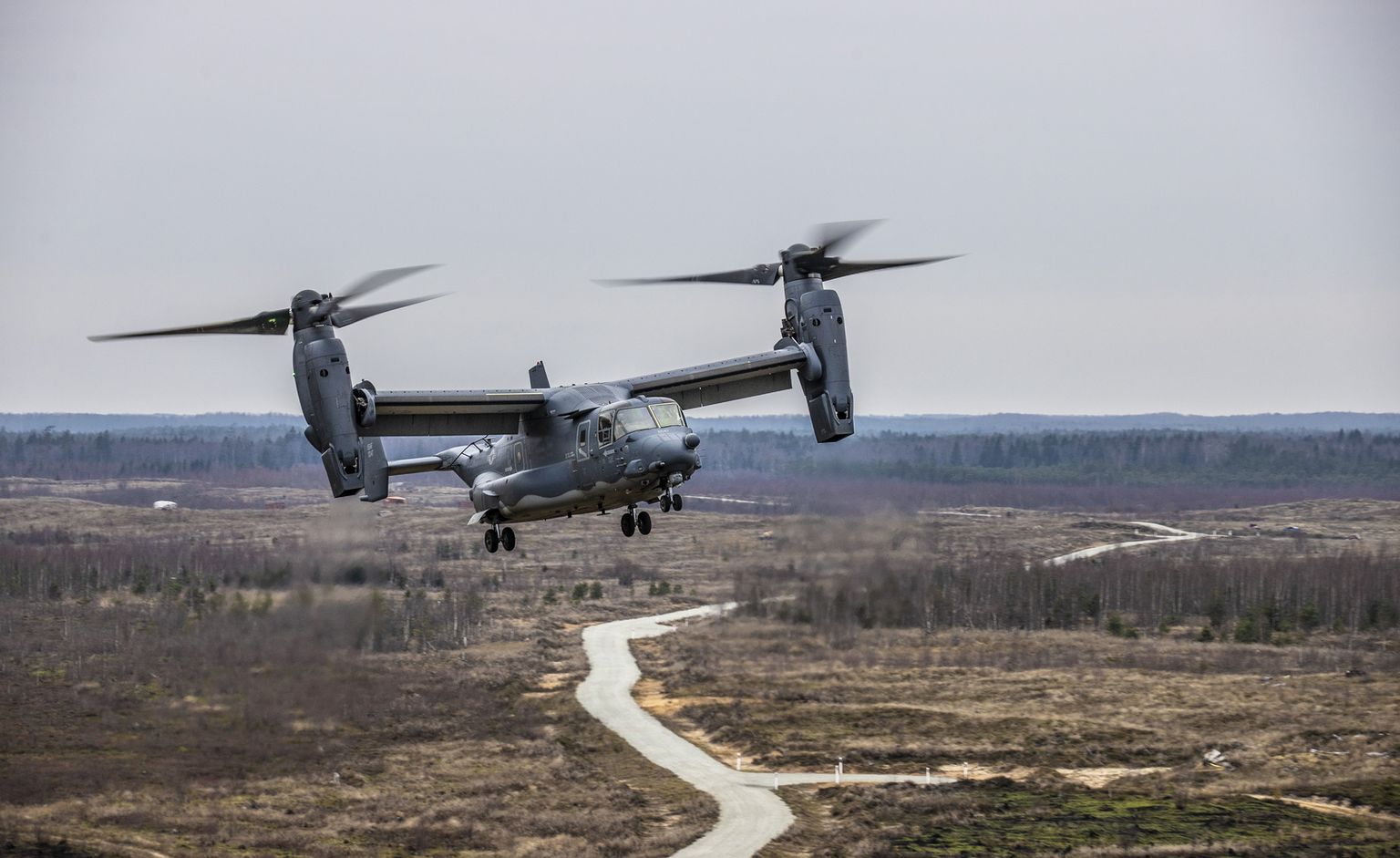 Reedel harjutasid Rootsist Eestisse lennanud Ameerika Ühendriikide eriüksuslsased kaitseväe keskpolügonil kaitseväelastega koostööd.