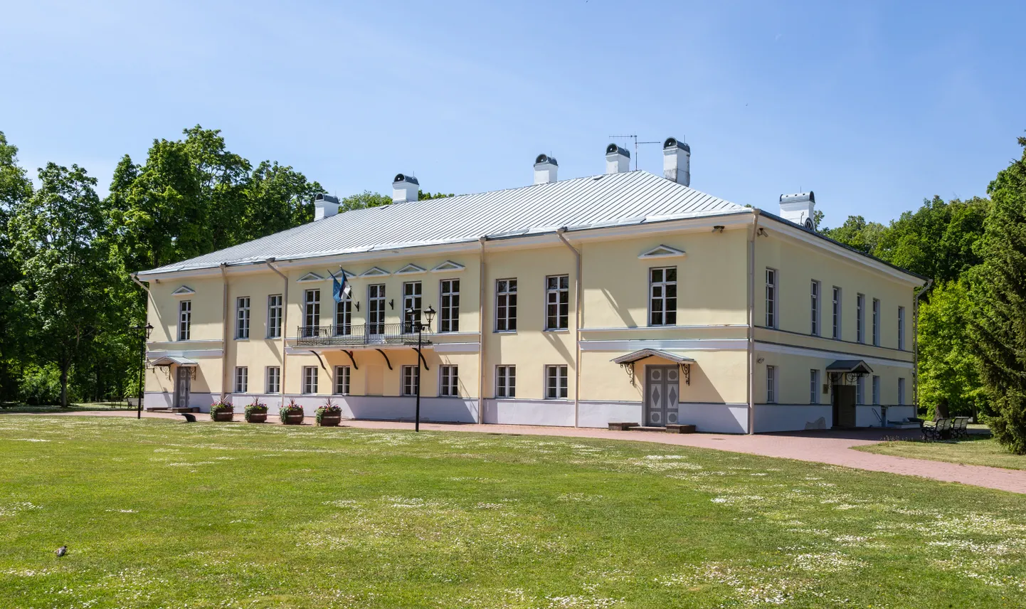 Mäetaguse mõisa peahoone jääb järgmisel suvel tühjaks, sest vallavalitsus kolib üle Iisakus valmivasse teenuskeskusse.