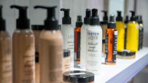 Varas jalutas poest minema pea 1000 euro väärtuses parfüümide ja kosmeetikaga