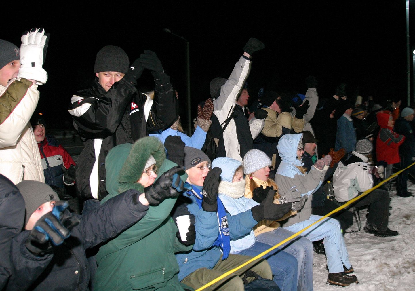 Fotomeenutus 2005. aasta 16. märtsist, mil Tamme staadioni kunstmuru ääres elas Tammeka ja Merkuuri vahelisele kohtumisele kaasa väidetavalt lausa 1200 inimest.