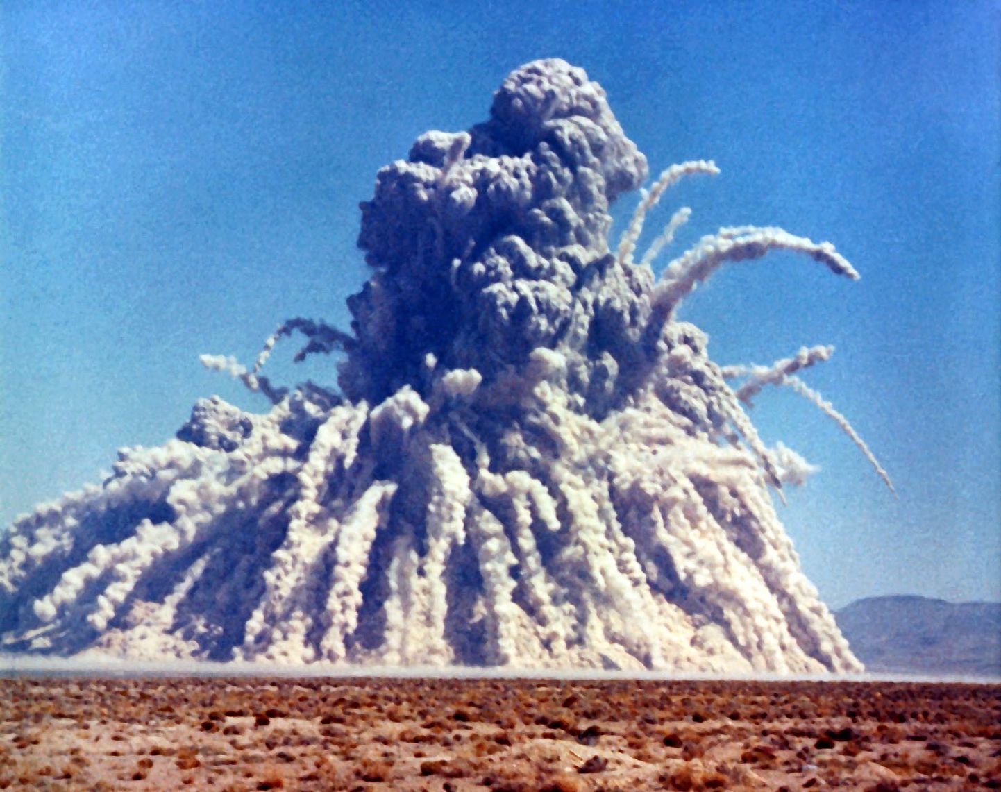 Storax Sedani maa-alune tuumakatsetus 6. juulil 1962 Nevada kõrbes. 104 kt lõhkejõuga seadme plahvatusega uuriti, kas tuumapomme saab kasutada ka mittesõjalisel eesmärgil – kaevanduste ja veehoidlate loomiseks.
