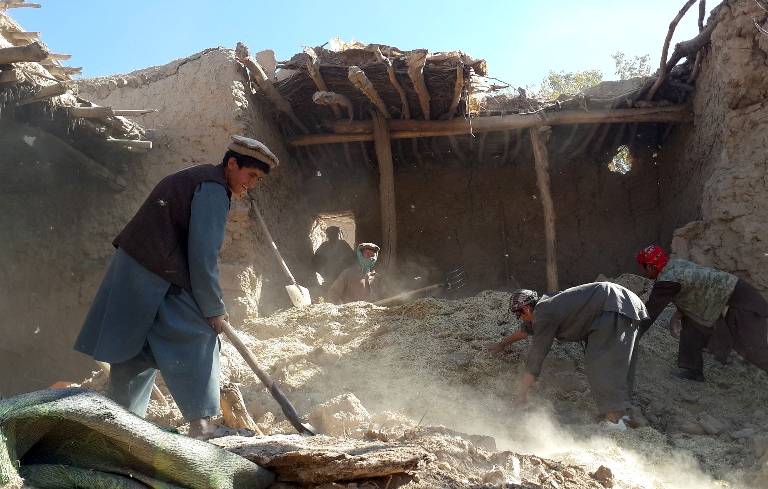 Maavärina tekitatud purustused Afganistanis.