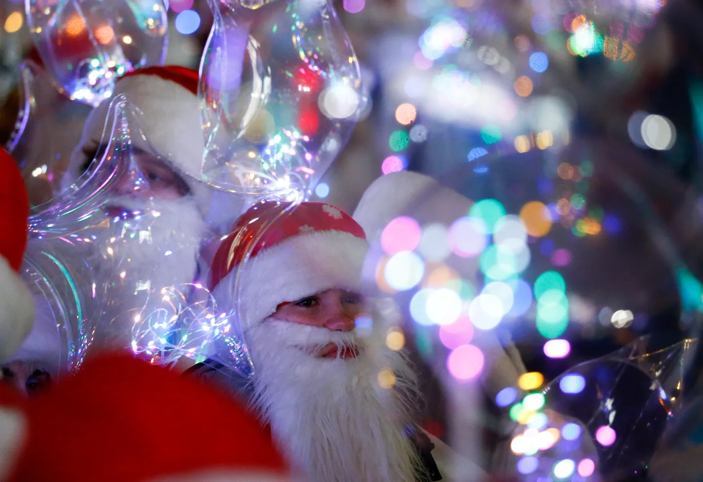 Näärivanaks riietunud inimesed Minski kesklinnas 2019. aastal.