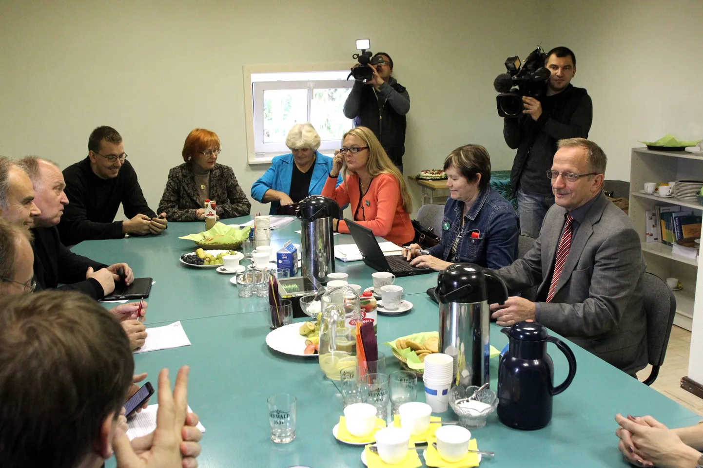 Läbirääkimised haiglate liidu majas.
