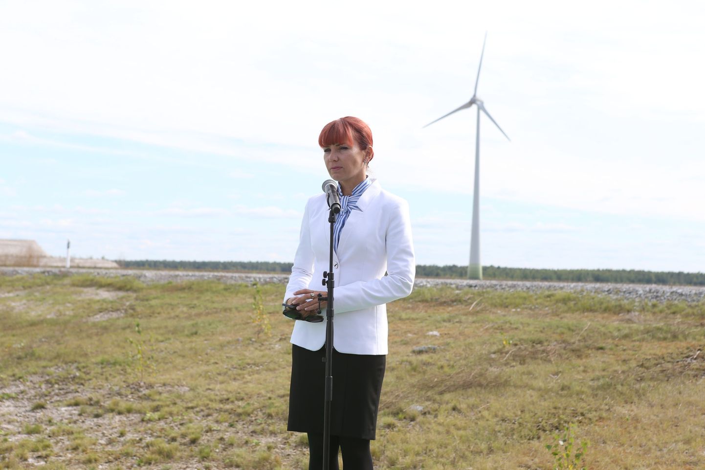 Keskkonnaminister Keit Pentus-Rosimannus Eesti Energia Narva tuulepargi avamisel.