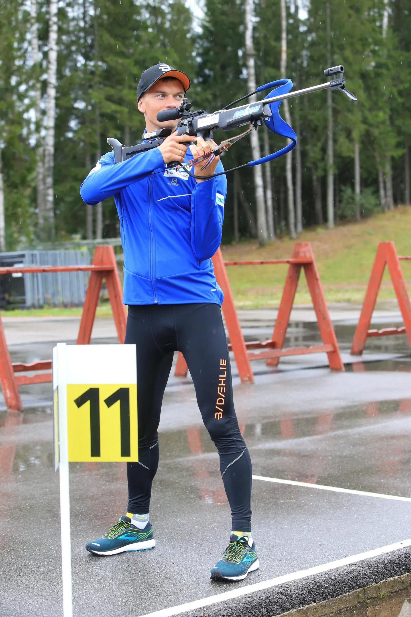 Raido Ränkel treenib põhiliselt Haanja suusakeskuse lasketiirus.