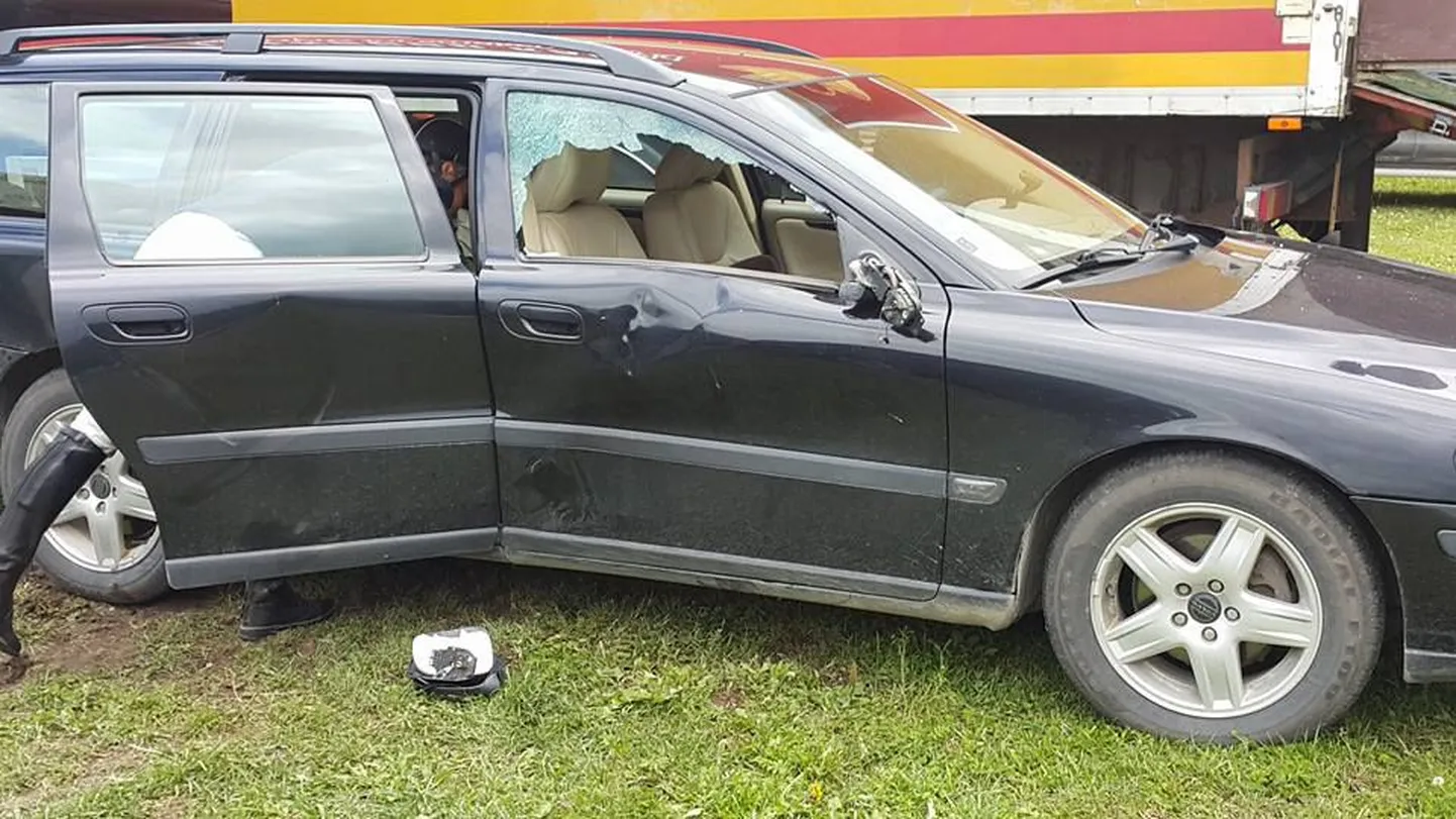 Hobuse lõhutud auto