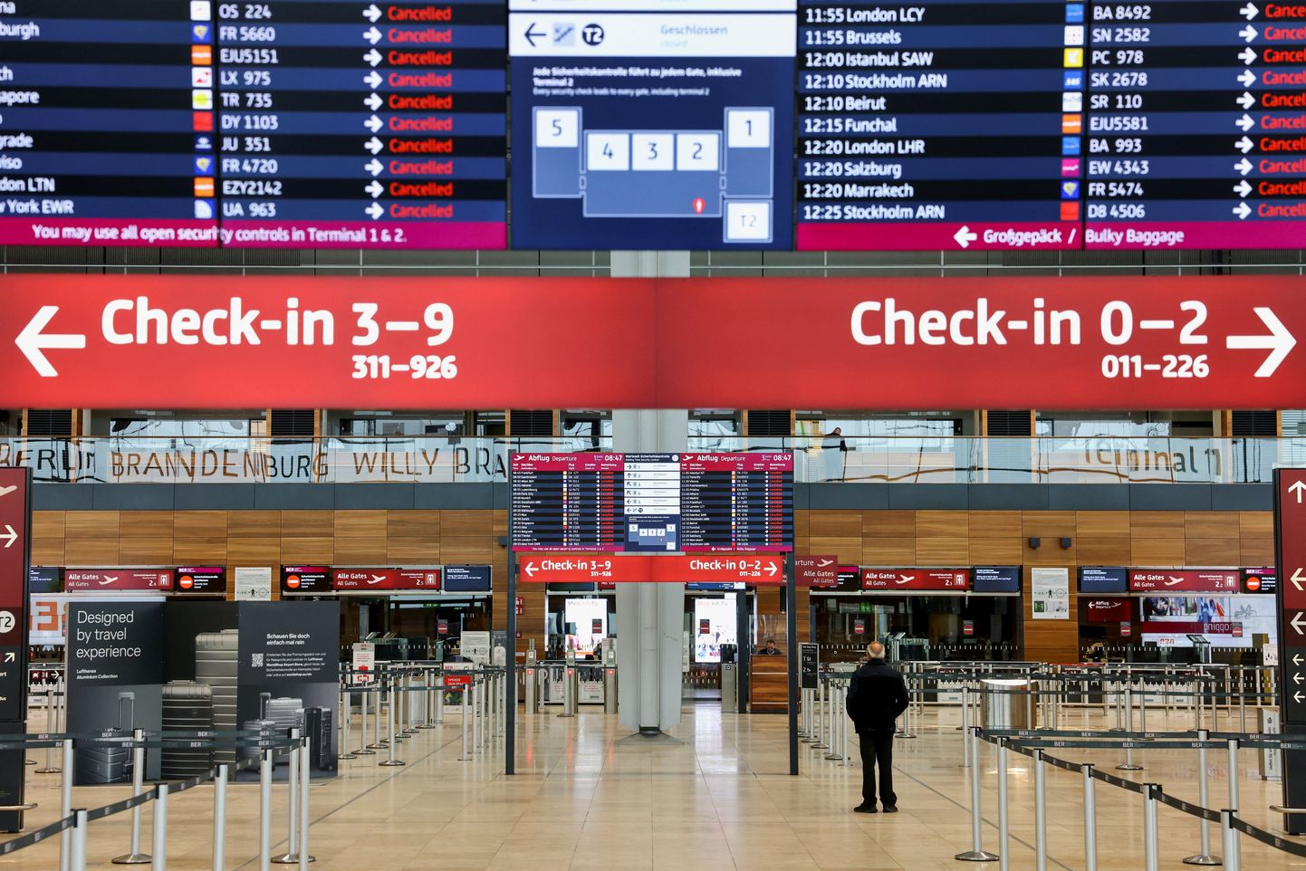 Berliini lennujaama tabloo on lennujaama töötajate stregi tõttu tühistatud lendude pärast punane.