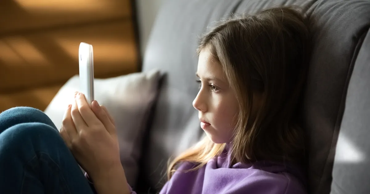 Căutare ⟩ Cea mai mare parte a părinților preferă să limiteze timpul petrecut de copiii lor în fața ecranului unui smartphone