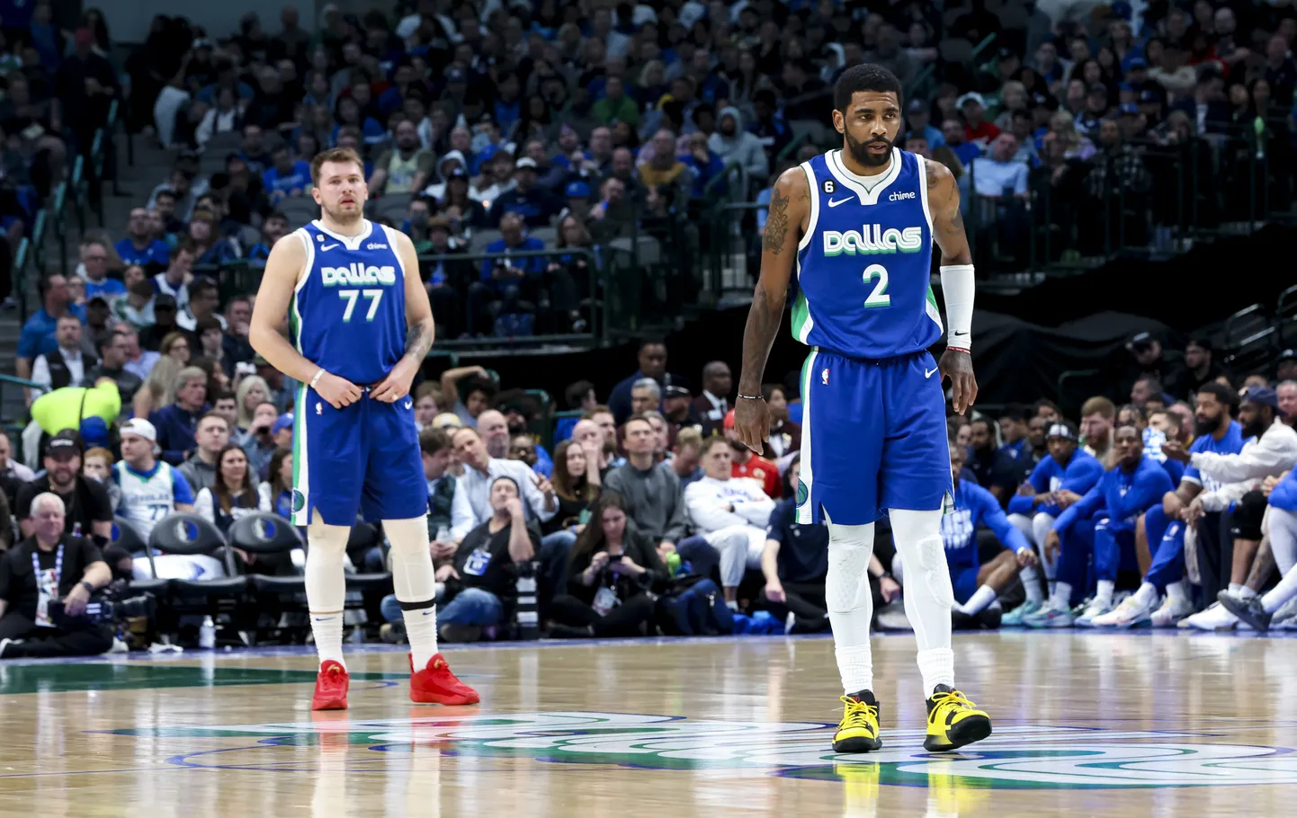 Luka Dončičs un Kairijs Ērvings