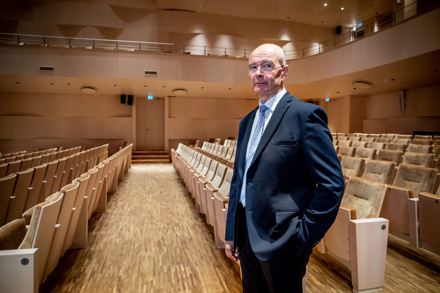 Muusika- ja Teatriakadeemia rektor Ivar Ilja uues saalis.