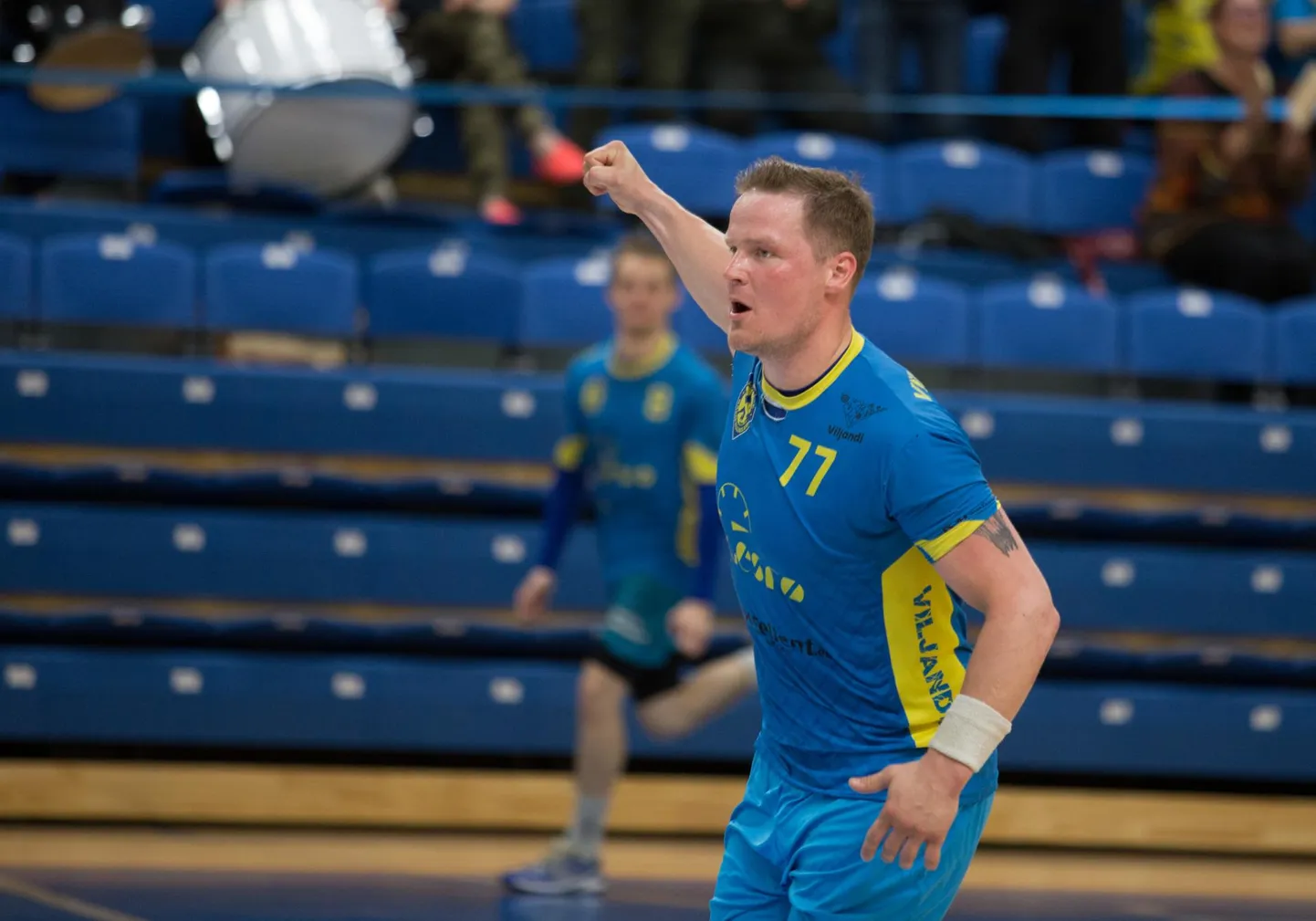 Viljandi HC särki kandnud ning tänaseks selle Tšehhi kõrgliiga tippu kuuluva Nove Veseli TJ Sokoli vormi vastu vahetanud Kristo Voika jookseb sel nädalal platsile rahvuskoondise eest. Homme kohtub koondis võõrsil Luksemburgiga ning pühapäeval mängib sama vastasega Põlvas.