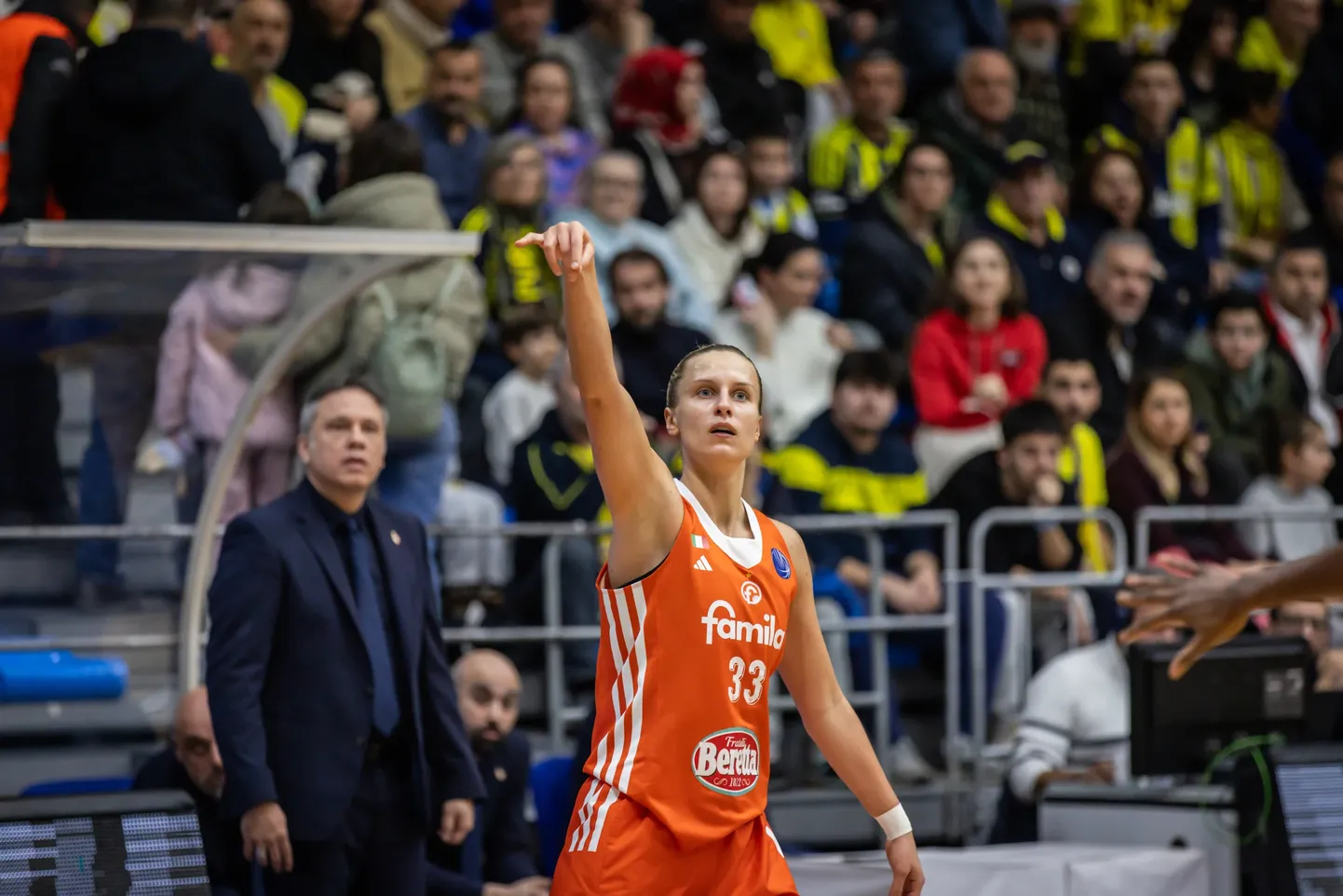 Latvijas basketboliste Kitija Laksa