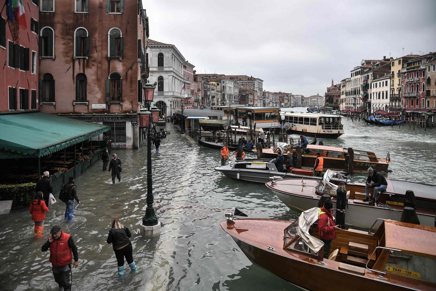 Veneetsia linna tabas viimase 50 aasta kõrgeim tõusuvesi.