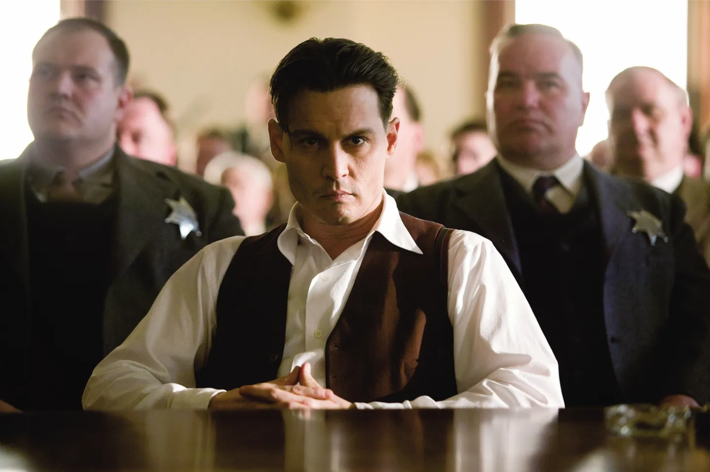 Johnny Depp kehastamas John Dillingeri.