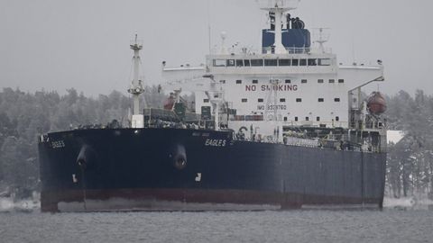 Обрыв кабелей: в Финляндии судят капитана танкера Eagle S