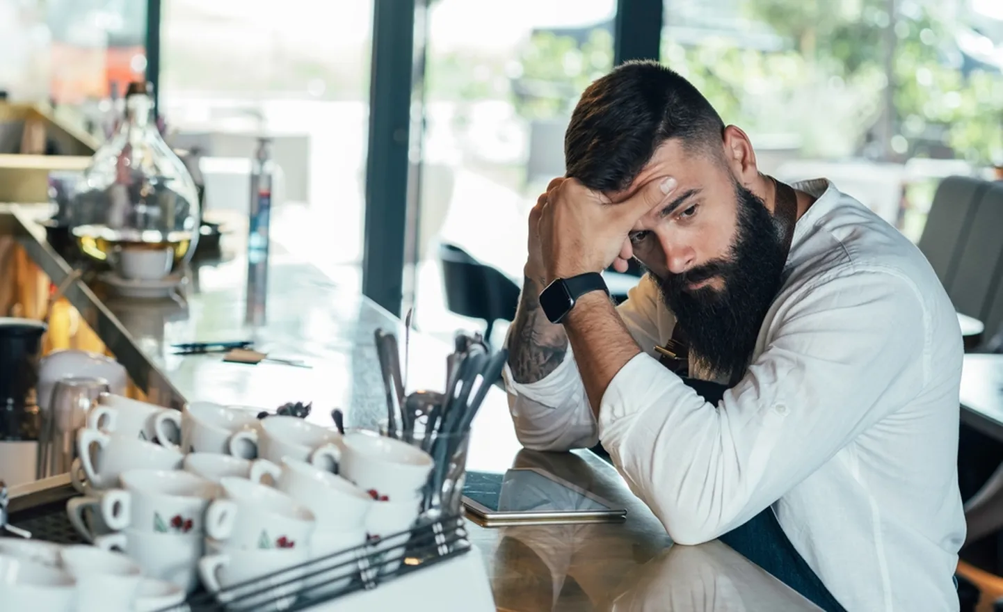 Õnnetu barista. Pilt on illustreeriv.