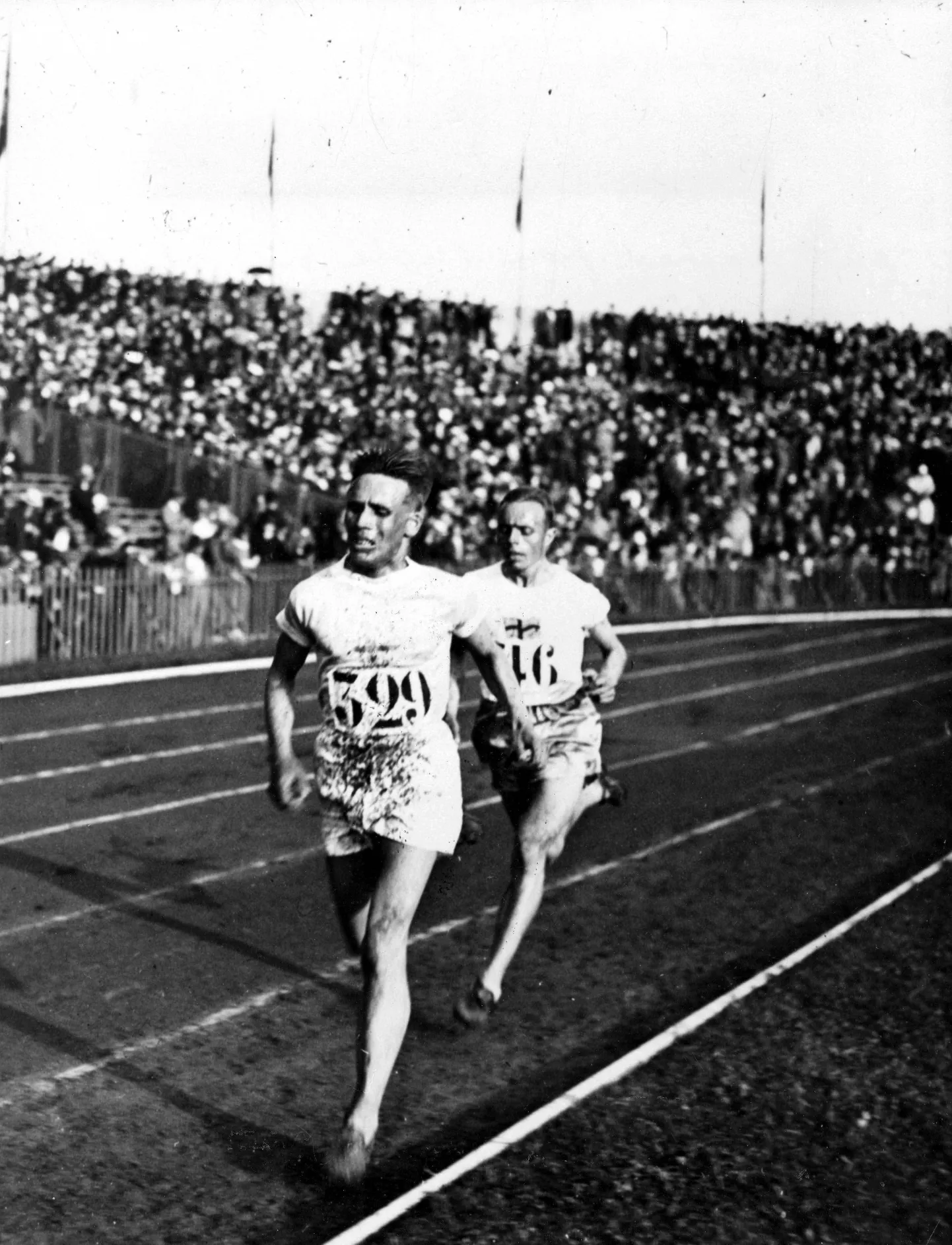 Pariisi olümpiamängud 1924: meeste 5000 m finaal. Paavo Nurmi ja Ville Ritola.