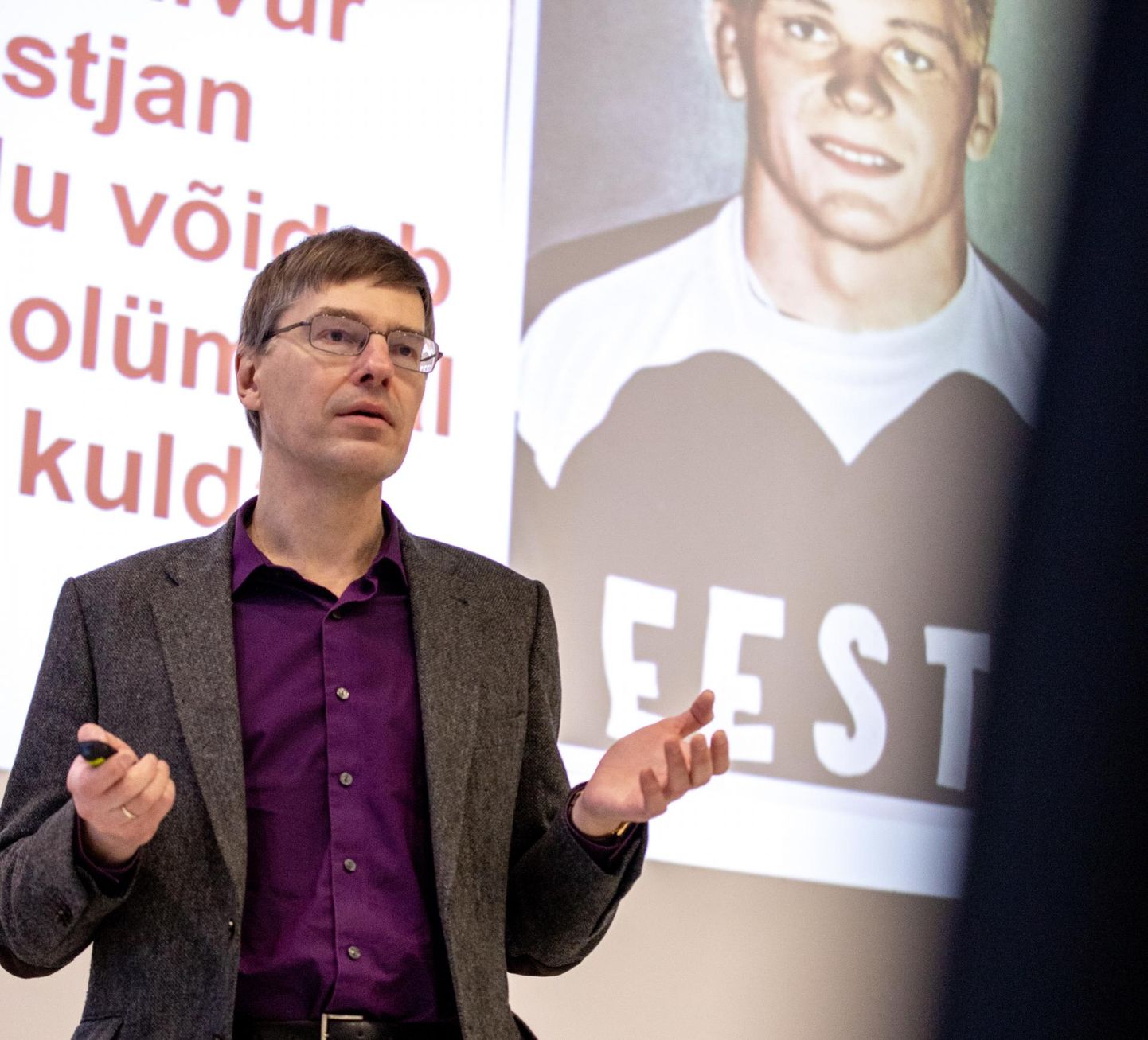 Tarmo Vahter esitles oma raamatut «Võitlus tuleviku pärast» mullu veebruaris Pärnu keskraamatukogus.