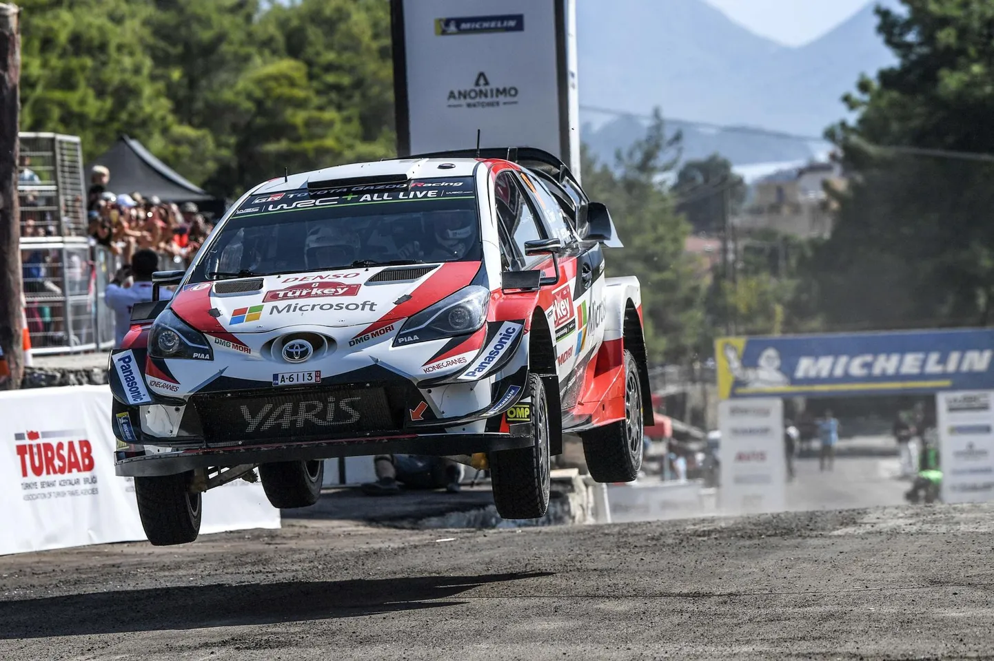 Toyota ekipaaž Ott Tänak ja Martin Järveoja peavad MM-tiitli konkurentsis püsimiseks Kataloonias võitma. FOTO: Ozan Kose/AFP/Scanpix