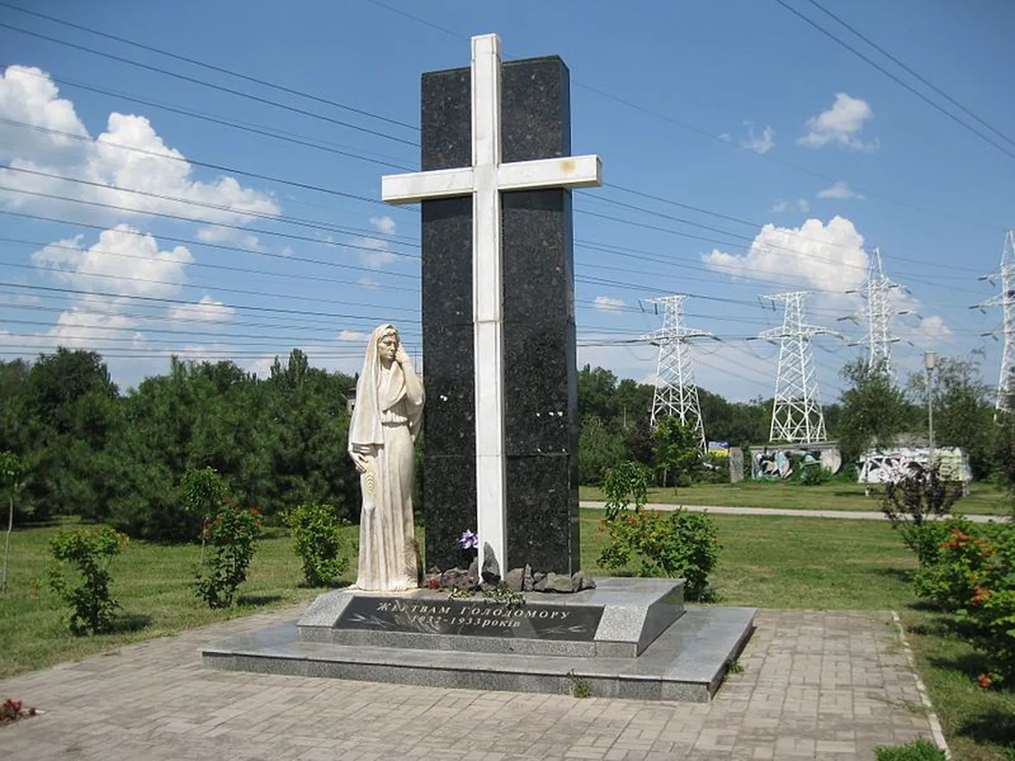 Памятник в Запорожье жертвам голодомора