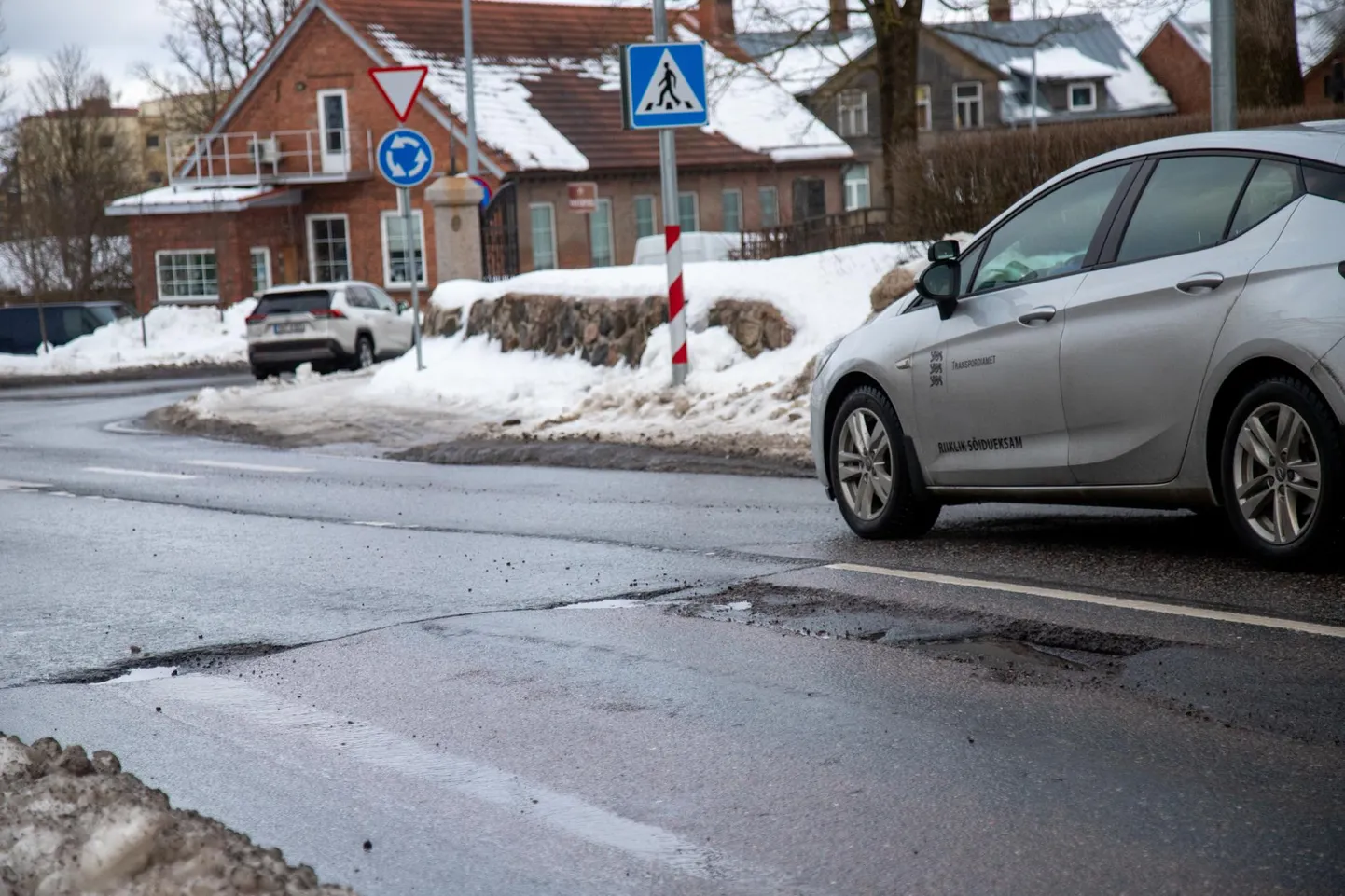 Teehooldaja hinnangul sigineb enim löökauke nendele tänavatele, mis pole ammu remonti näinud.