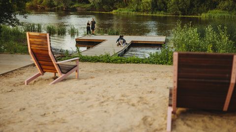 Karlovas valmis jõeäärne puhkeala