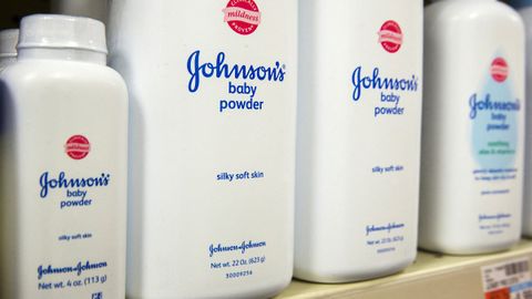 Скандал с продуктами Johnson & Johnson: тысячам жертв могут выплатить крупные суммы