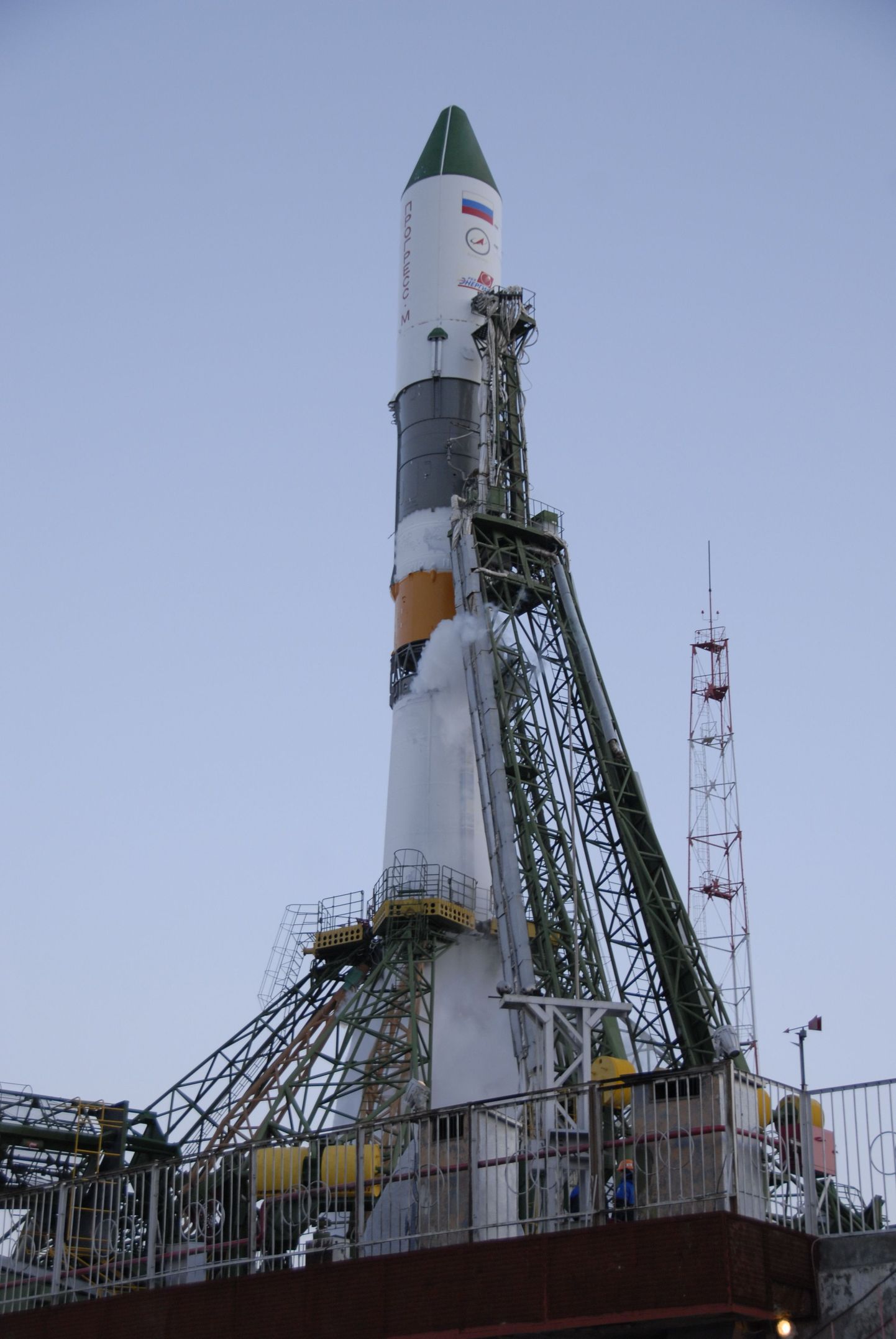 Kanderakett Sojuz-U koos veolaevaga Progress M-01M