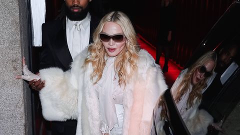 Мадонна потеряла свой наряд на фестивале Coachella