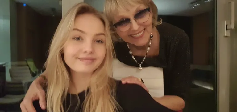 Anna Marie koos vanaema Ruthiga