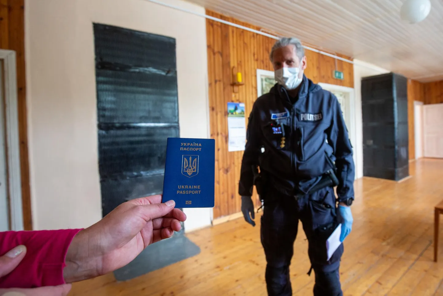 Terviseamet ja politsei korraldasid ühise reidi kontrollimaks, kas Ukrainast erilennukiga Eestisse saabunud võõrtöölised on oma majutuskohtades karantiinis ja nende dokumendid on korras.