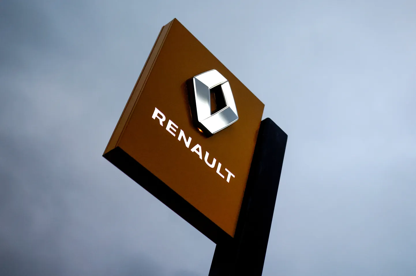 Renault logo.