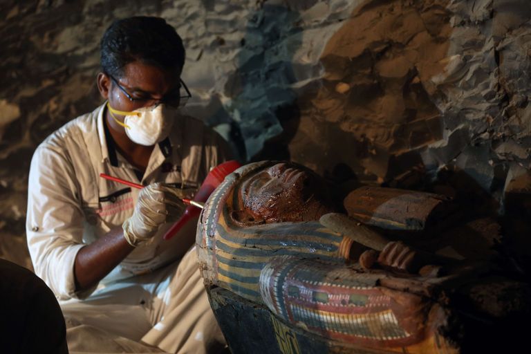 Egiptuses Luxori lähedal Draa Abou Naga nekropolis leiti septembrist detsembrini mitu hauakambrit ja muumiaid