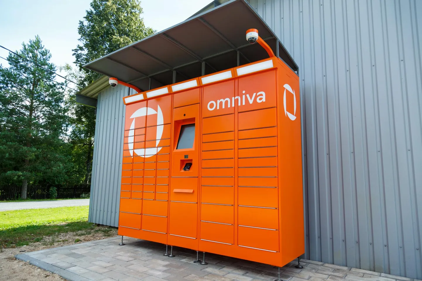 Tsirguliinas asuv Omniva pakiautomaat.