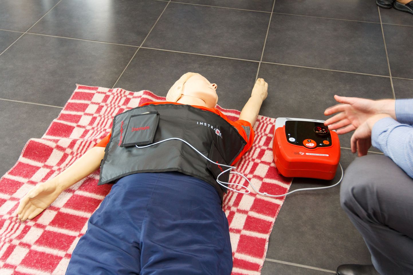 AED ehk automaatne kehaväline defibrillaator on nüüd Valga spordihalli varustuse hulgas.


Foto: Arvo Meeks/Valgamaalane