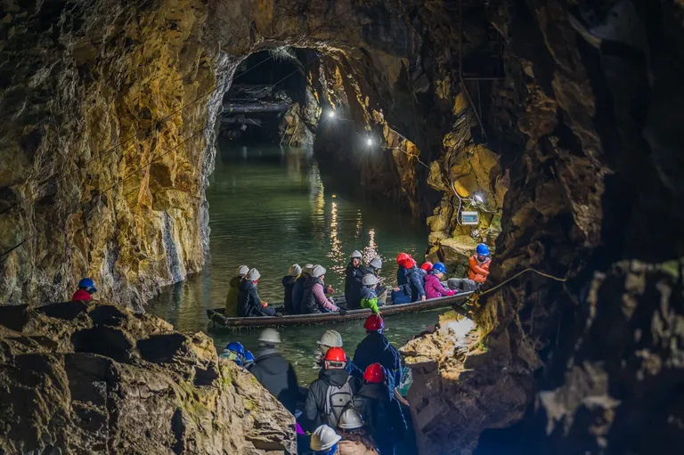 Tänapäeval võivad projekt Riese lõpetamata tunneleid uudistamas käia ka turistid.