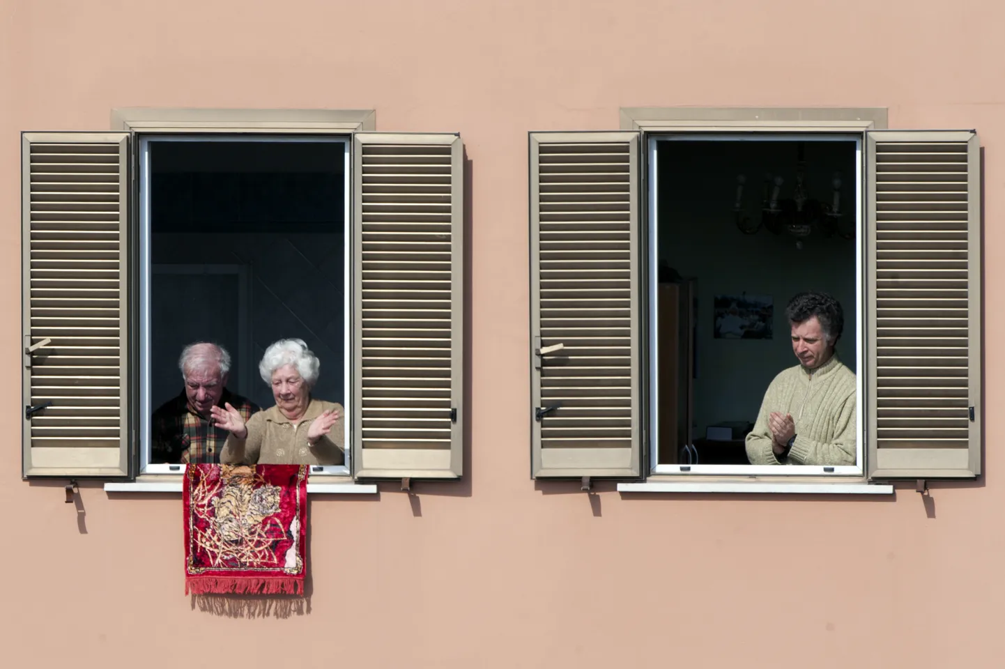 Oma kodus Itaalias Roomas koroonaviiruse lõksus olevad inimesed