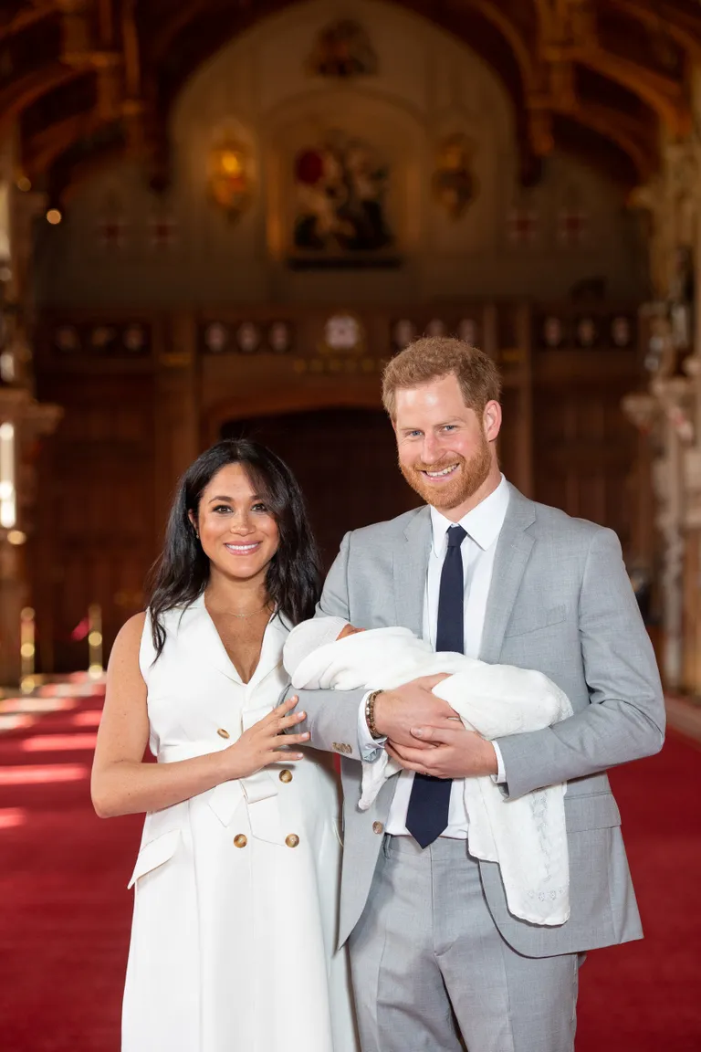 Meghan Markle ja prints Harry näitasid St George'i kabelis, Windsori lossis esmakordselt pisipoeg Archie't.